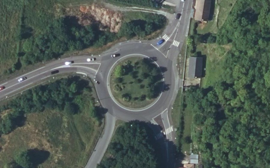 Vue aérienne du Rond-point anonyme n°29099424