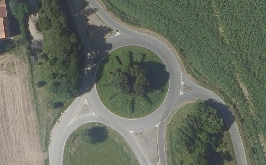 Vue aérienne du Rond-point anonyme n°29105426