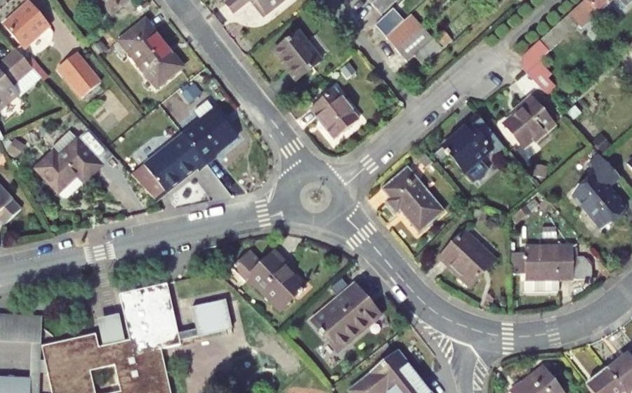 Vue aérienne du Rond-point anonyme n°291184794