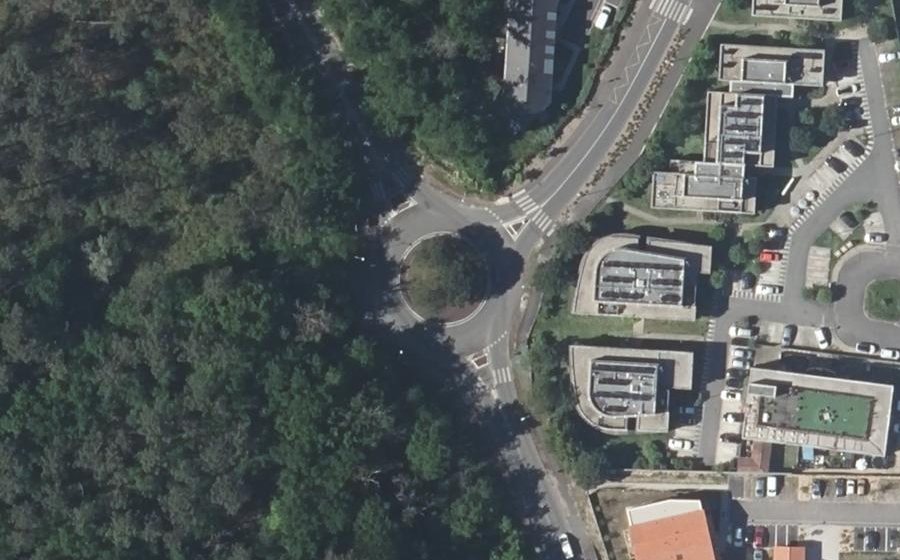 Vue aérienne du Rond-point anonyme n°29120591