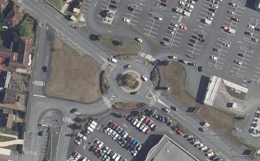 Vue aérienne du Rond-point anonyme n°29146737