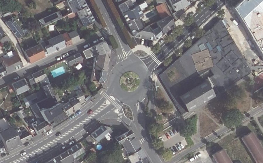 Vue aérienne du Rond-point anonyme n°291541035