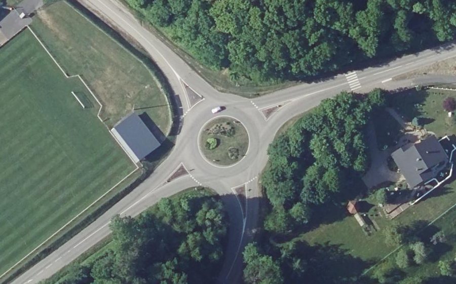 Vue aérienne du Rond-point anonyme n°29155954
