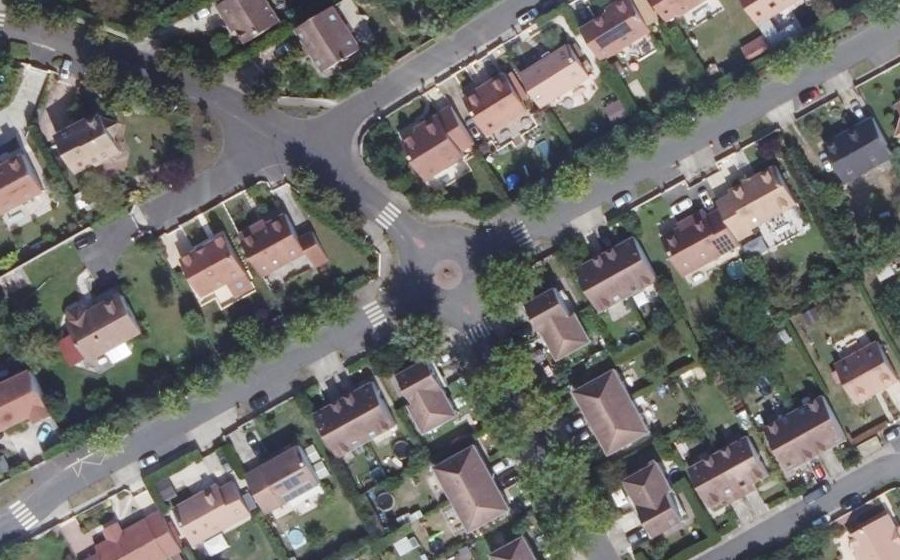 Vue aérienne du Rond-point anonyme n°291668523