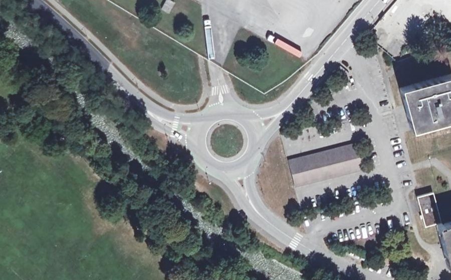 Vue aérienne du Rond-point anonyme n°291669097