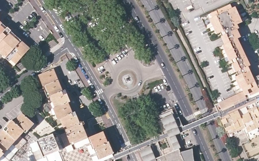 Vue aérienne du Rond-point anonyme n°291674609