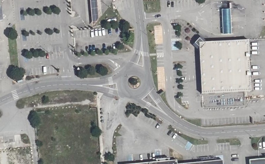 Vue aérienne du Rond-point anonyme n°29176633