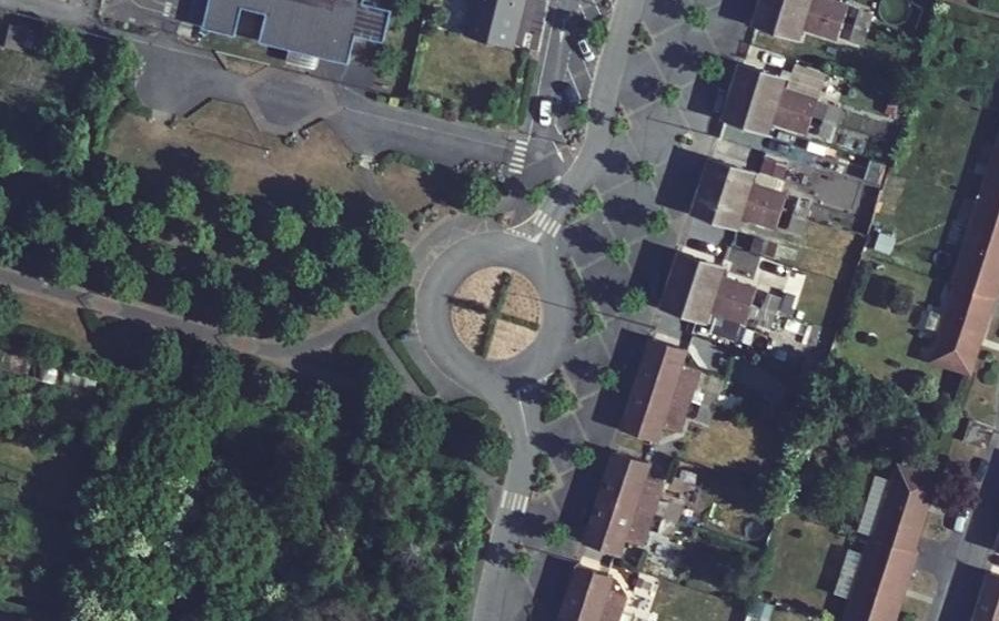 Vue aérienne du Rond-point anonyme n°29176810