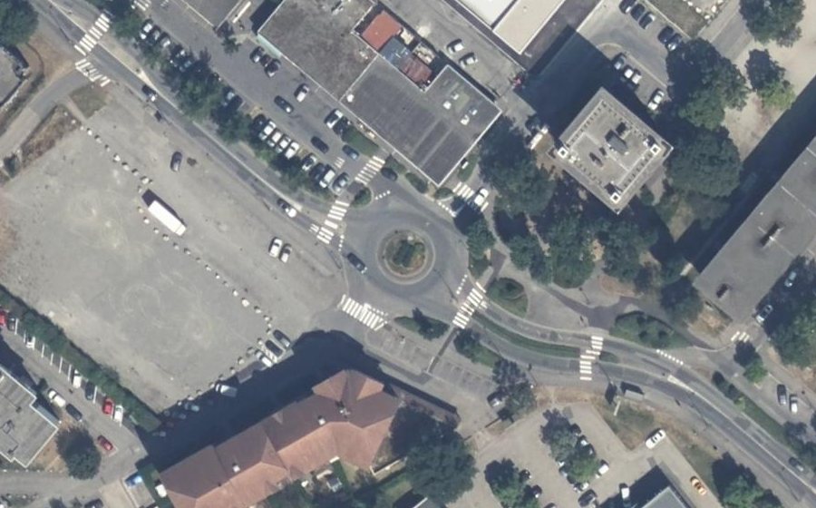 Vue aérienne du Rond-point anonyme n°29177384