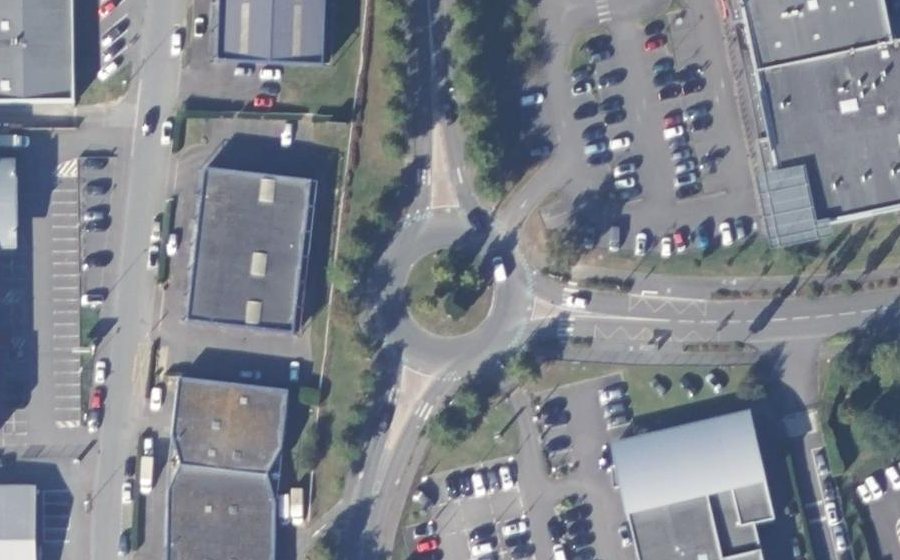 Vue aérienne du Rond-point anonyme n°29181289