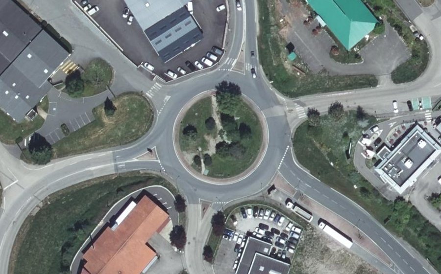 Vue aérienne du Rond-point anonyme n°29182993