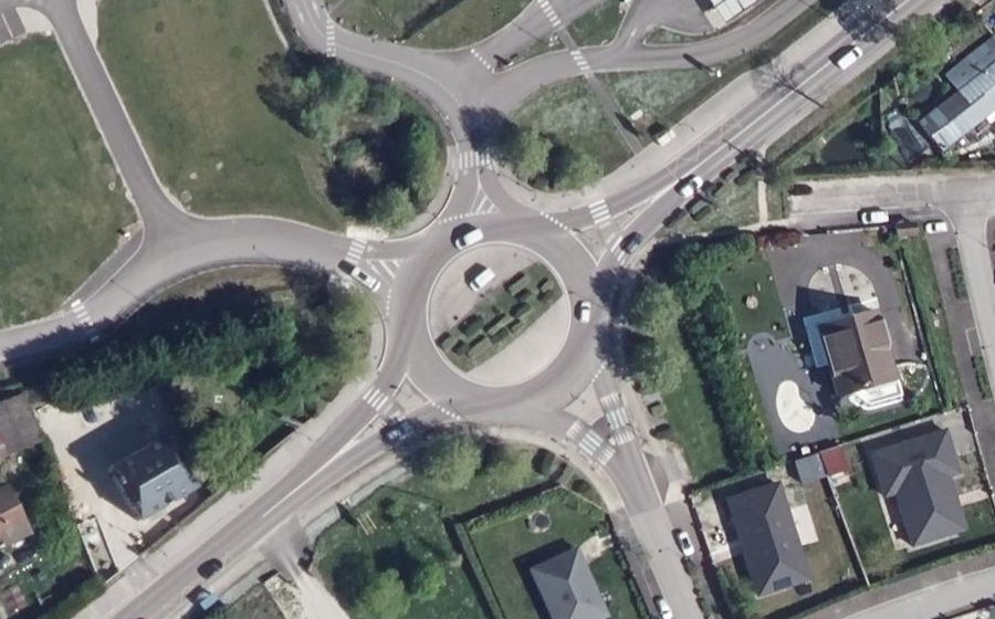 Vue aérienne du Rond-point anonyme n°291850439