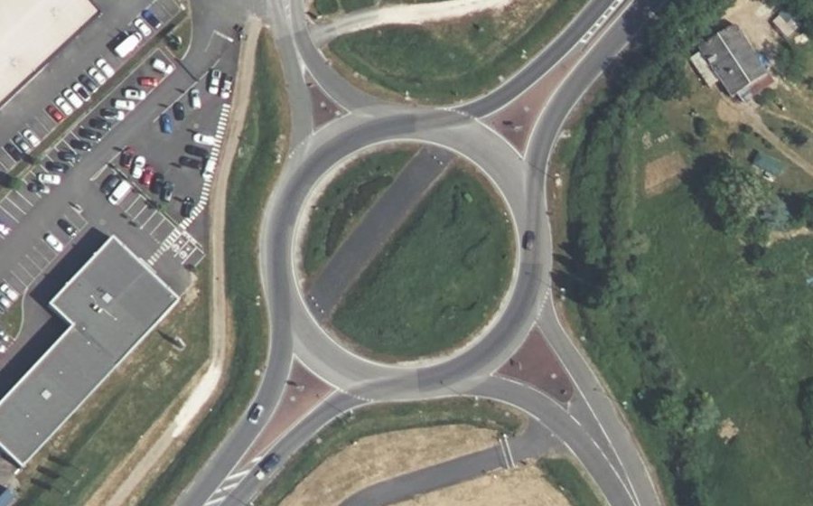 Vue aérienne du Rond-point anonyme n°29188342