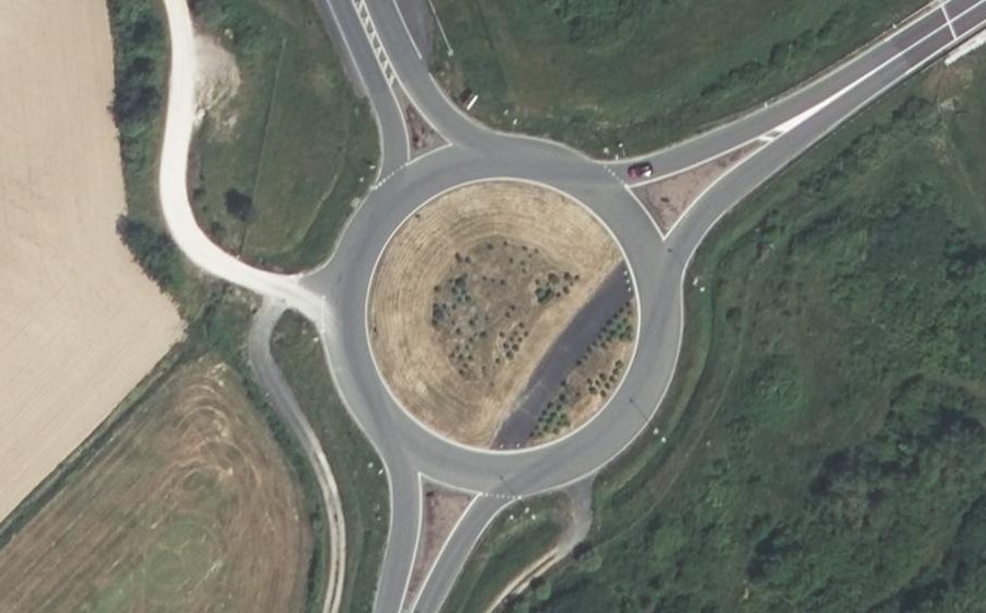 Vue aérienne du Rond-point anonyme n°29188837