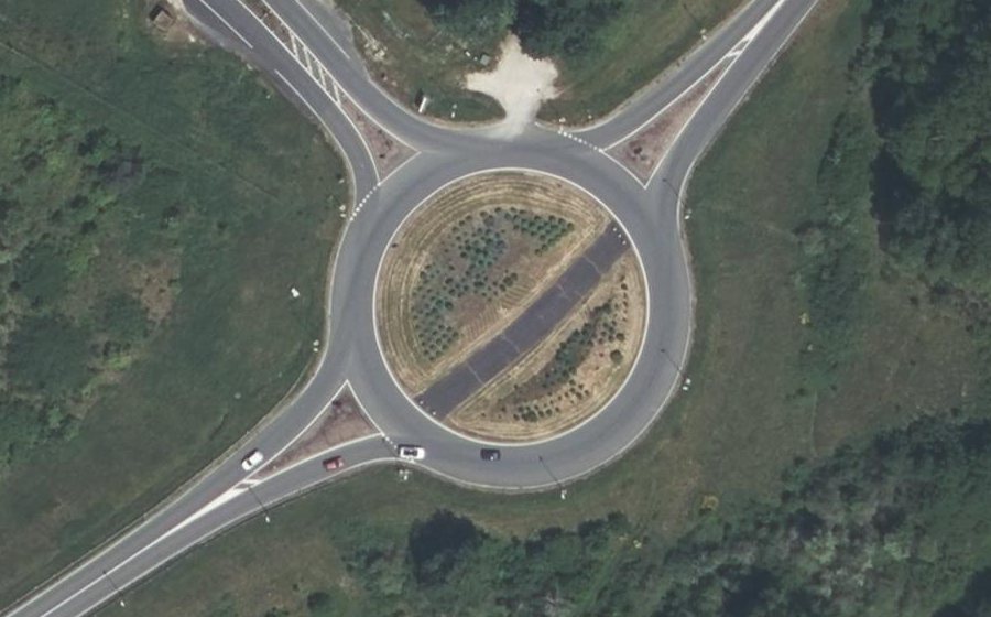 Vue aérienne du Rond-point anonyme n°29189049