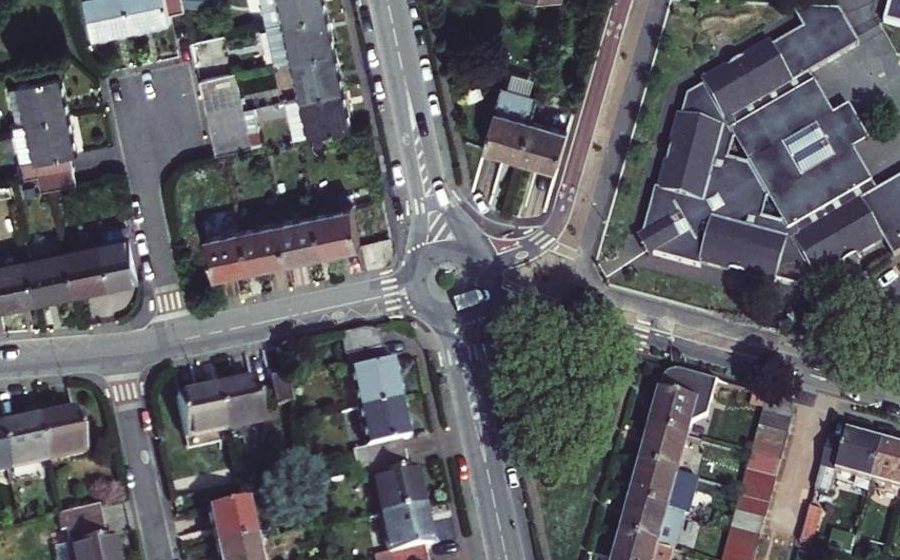 Vue aérienne du Rond-point anonyme n°29189756