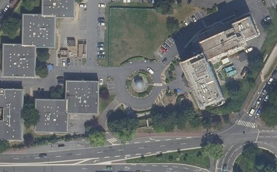 Vue aérienne du Rond-point anonyme n°291979239