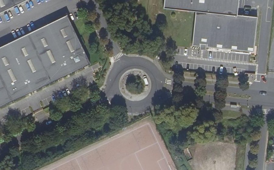 Vue aérienne du Rond-point anonyme n°29208382