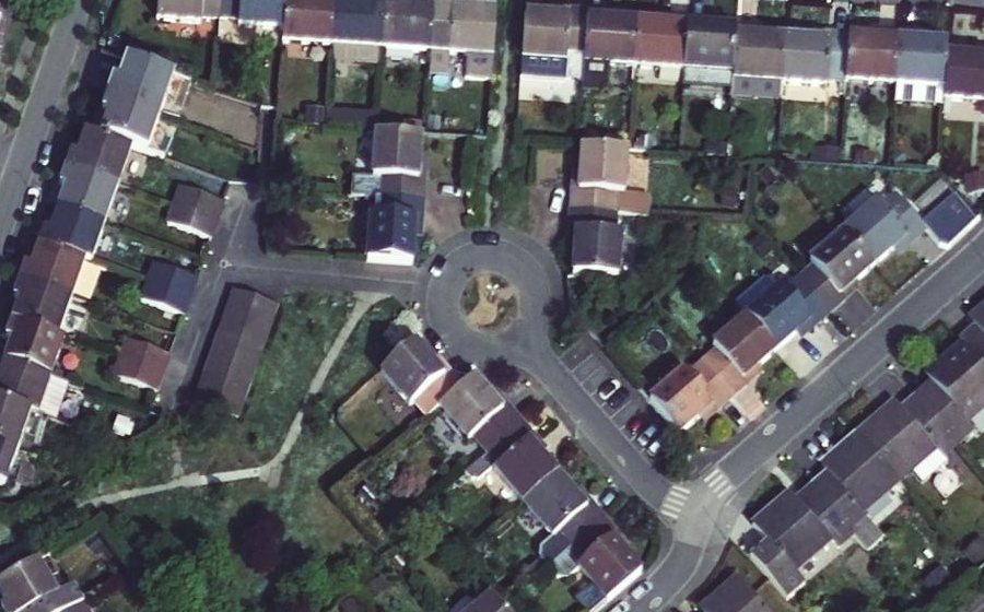 Vue aérienne du Rond-point anonyme n°29208671