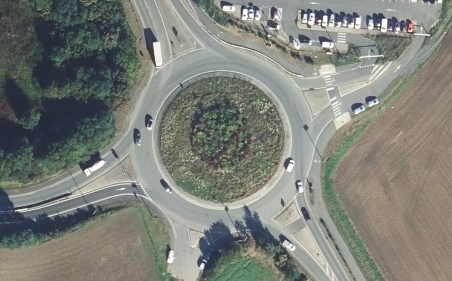 Vue aérienne du Rond-point anonyme n°29210330