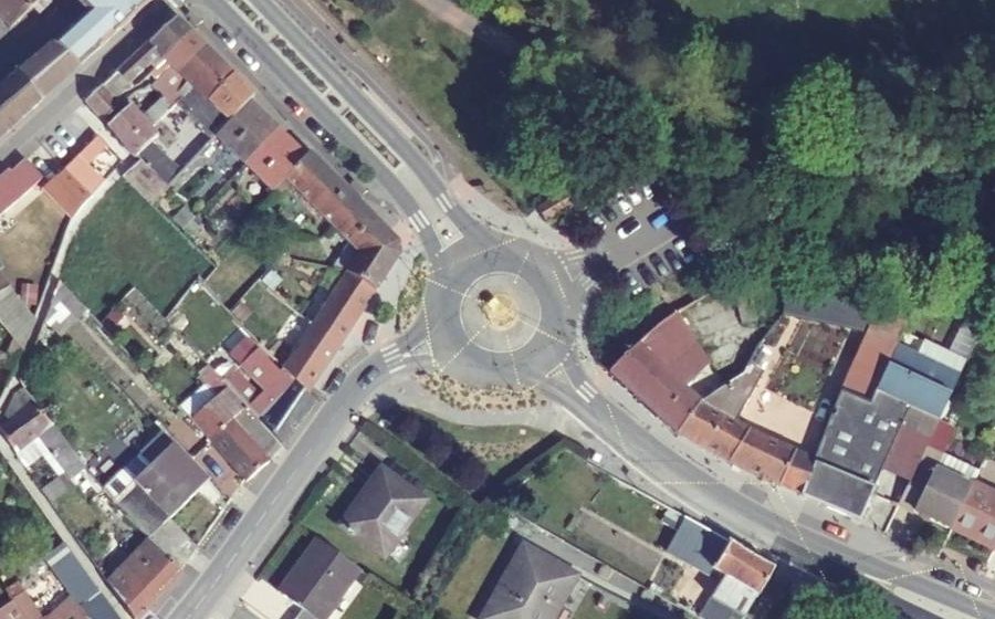 Vue aérienne du Rond-point anonyme n°29212788