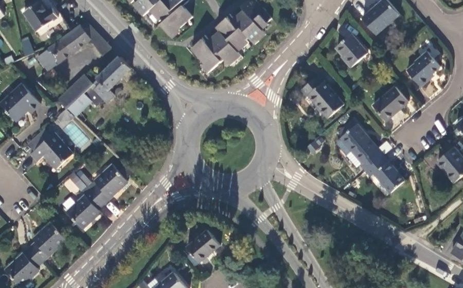 Vue aérienne du Rond-point anonyme n°29214785