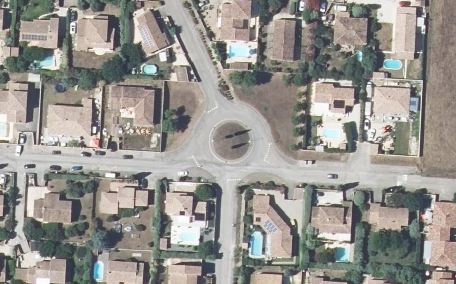 Vue aérienne du Rond-point anonyme n°292152248