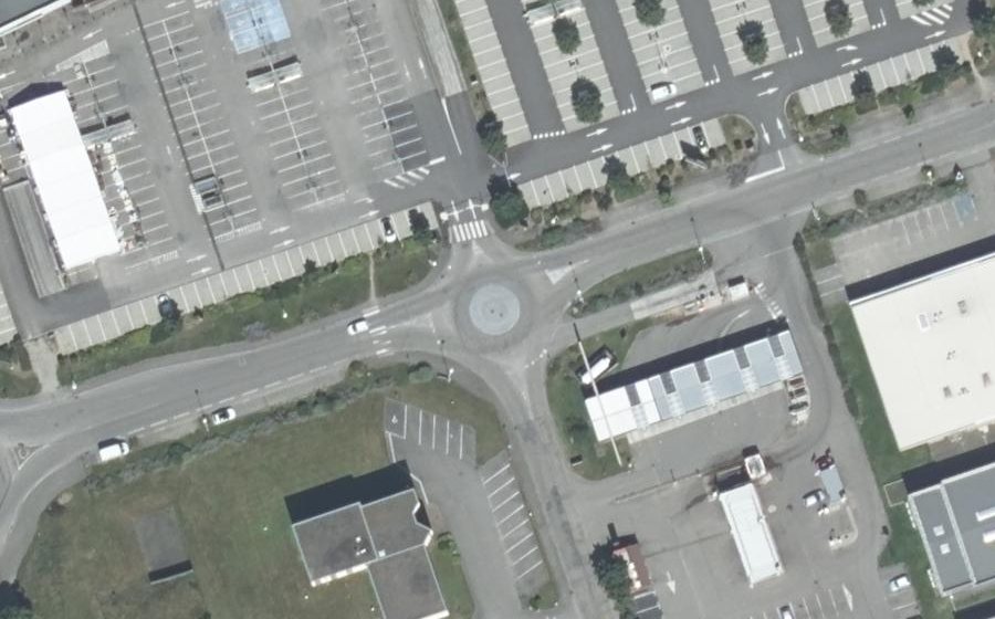 Vue aérienne du Rond-point anonyme n°29218725