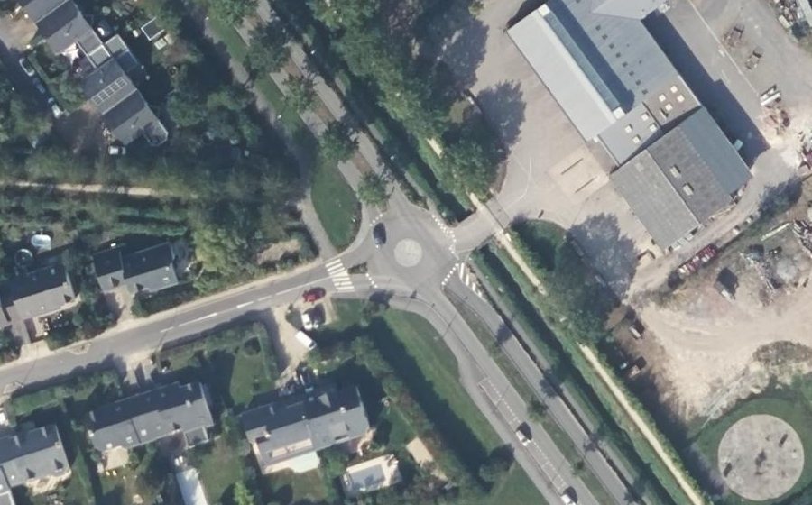 Vue aérienne du Rond-point anonyme n°292189732