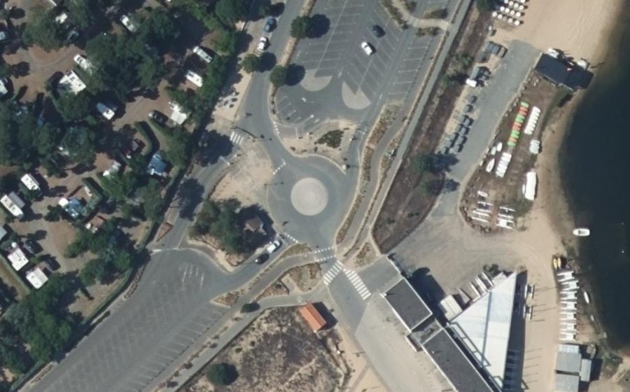 Vue aérienne du Rond-point anonyme n°292201445