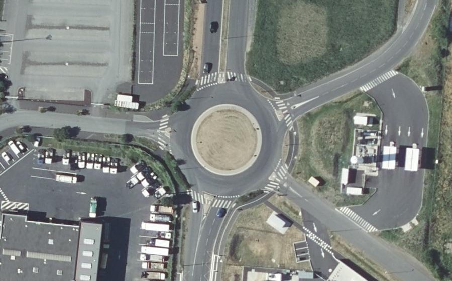 Vue aérienne du Rond-point anonyme n°292205374