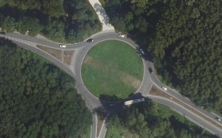 Vue aérienne du Rond-point anonyme n°29226153