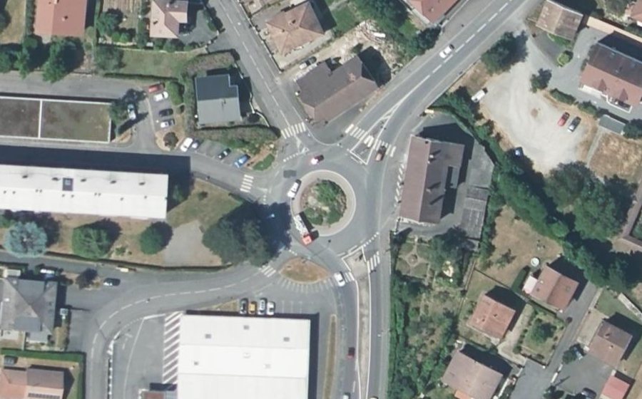 Vue aérienne du Rond-point anonyme n°29226728