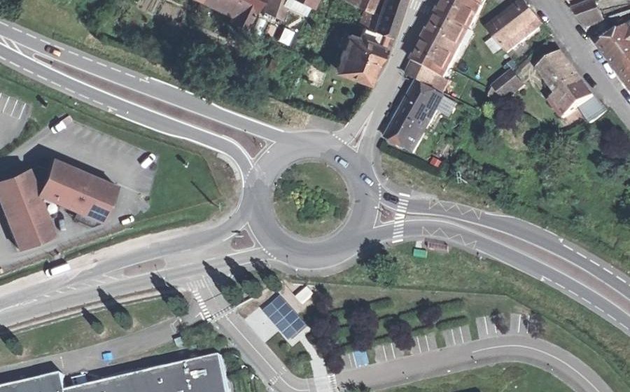 Vue aérienne du Rond-point anonyme n°29230354