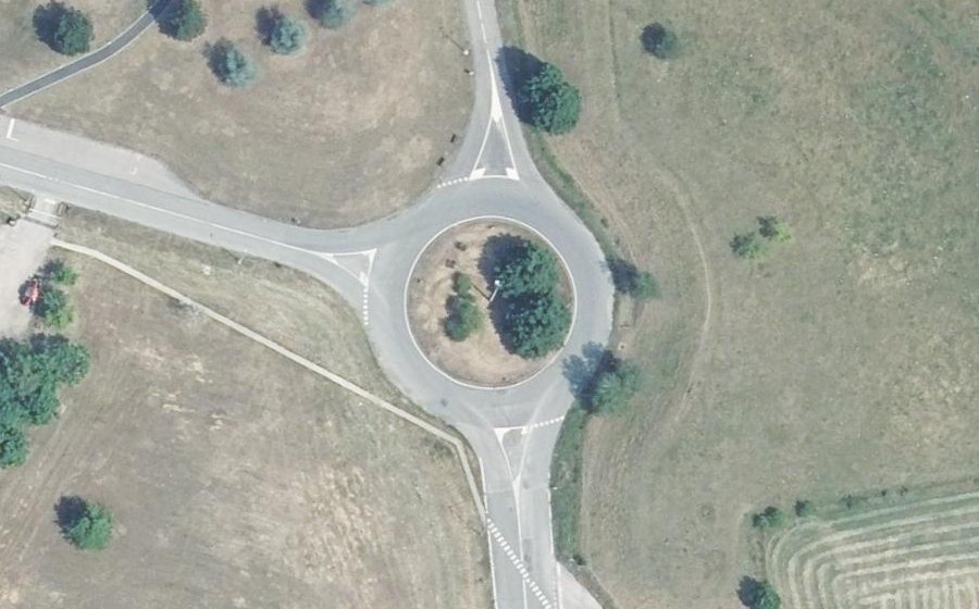 Vue aérienne du Rond-point anonyme n°292341733