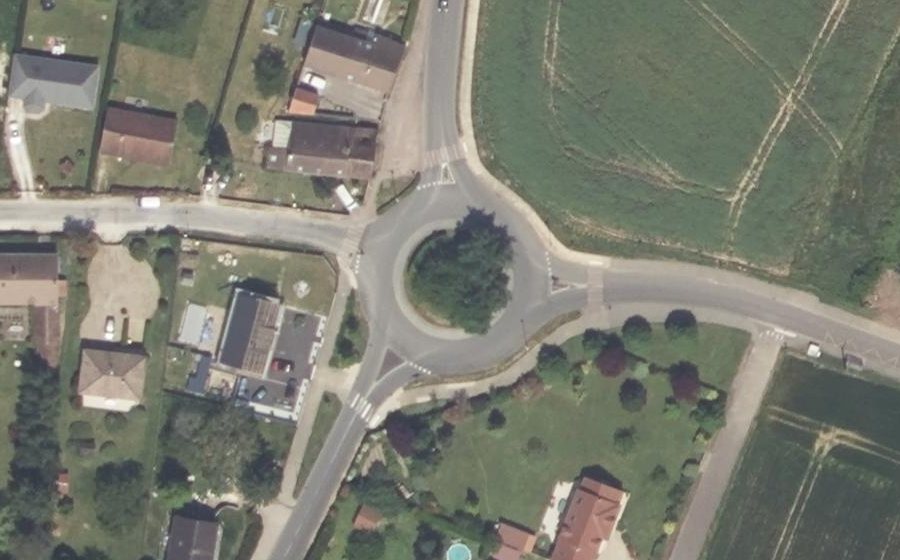 Vue aérienne du Rond-point anonyme n°29238616