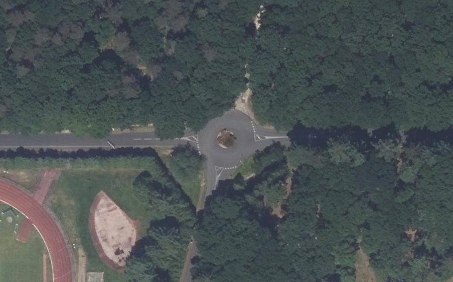 Vue aérienne du Rond-point anonyme n°29238622