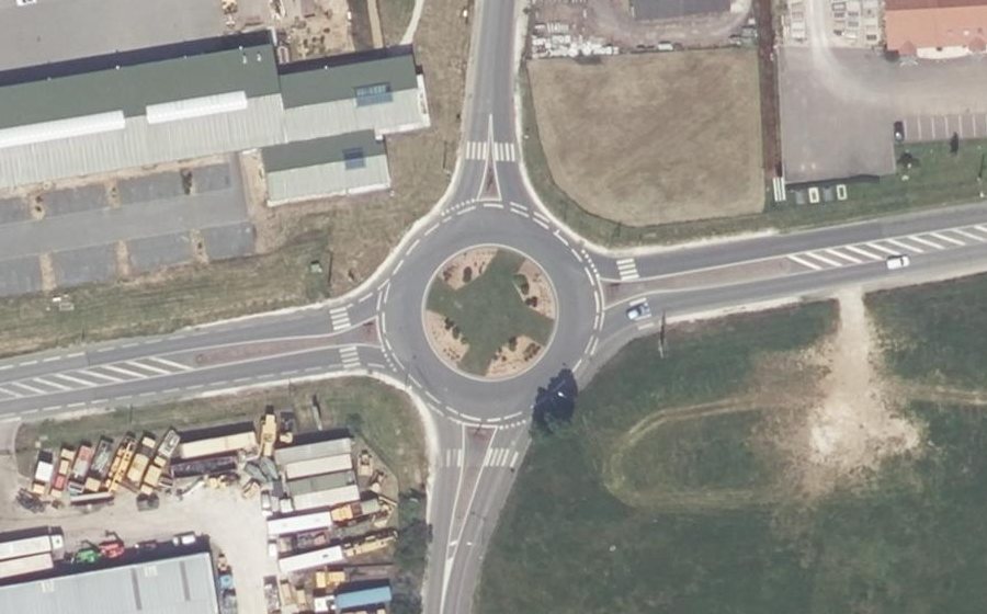 Vue aérienne du Rond-point anonyme n°29238627