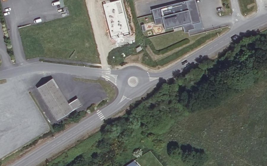 Vue aérienne du Rond-point anonyme n°292403994