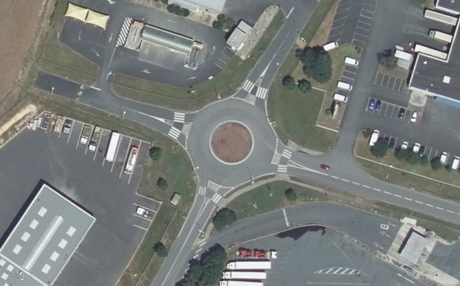 Vue aérienne du Rond-point anonyme n°29241452