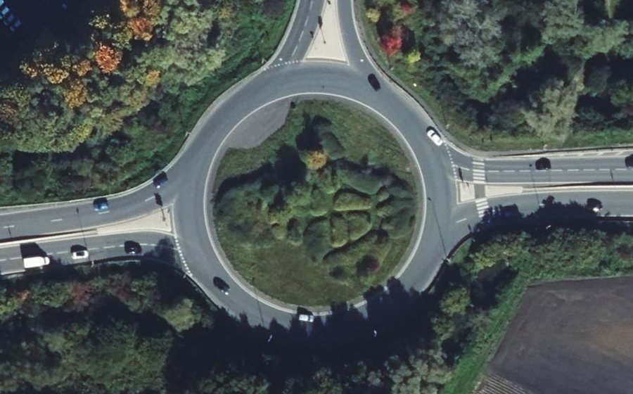 Vue aérienne du Rond-point anonyme n°29246313