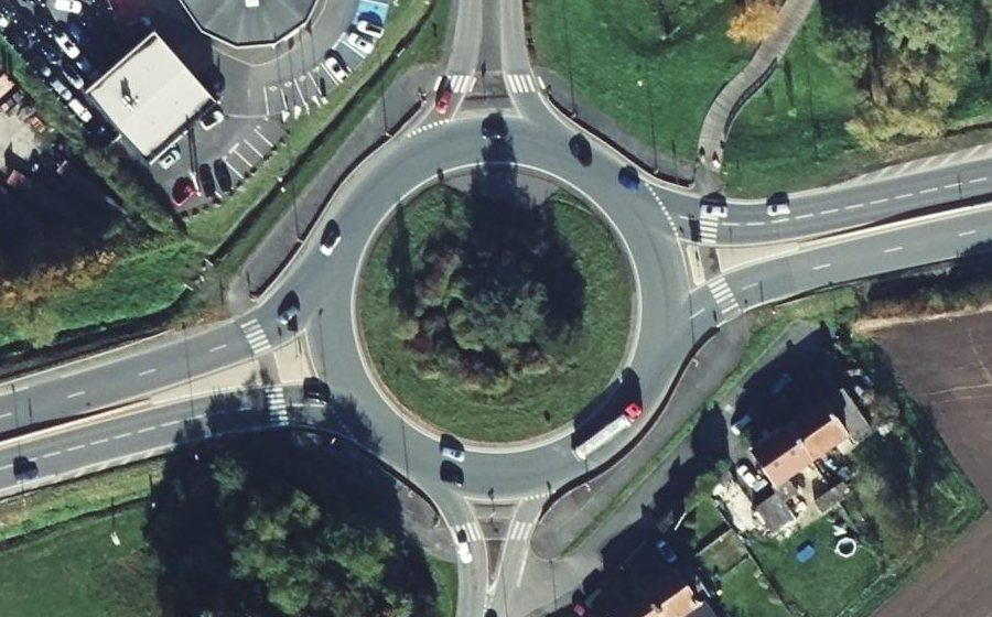 Vue aérienne du Rond-point anonyme n°29246315