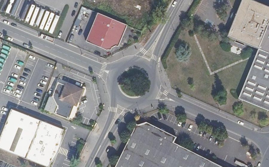 Vue aérienne du Rond-point anonyme n°29246525