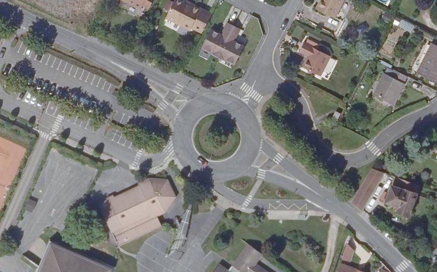 Vue aérienne du Rond-point anonyme n°29248425