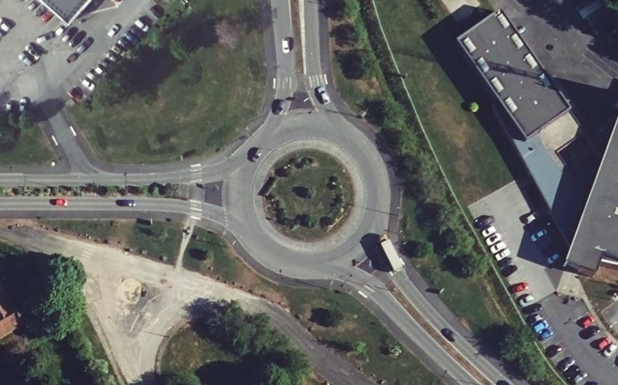 Vue aérienne du Rond-point anonyme n°292517212