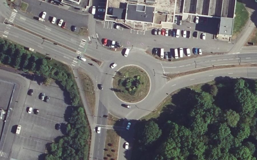Vue aérienne du Rond-point anonyme n°292517223