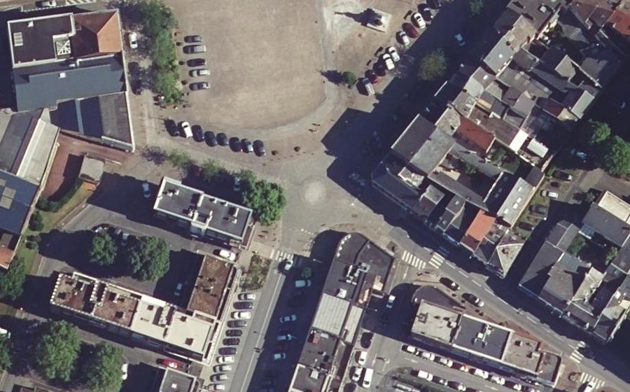 Vue aérienne du Rond-point anonyme n°292517230