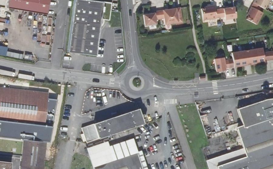 Vue aérienne du Rond-point anonyme n°29251793