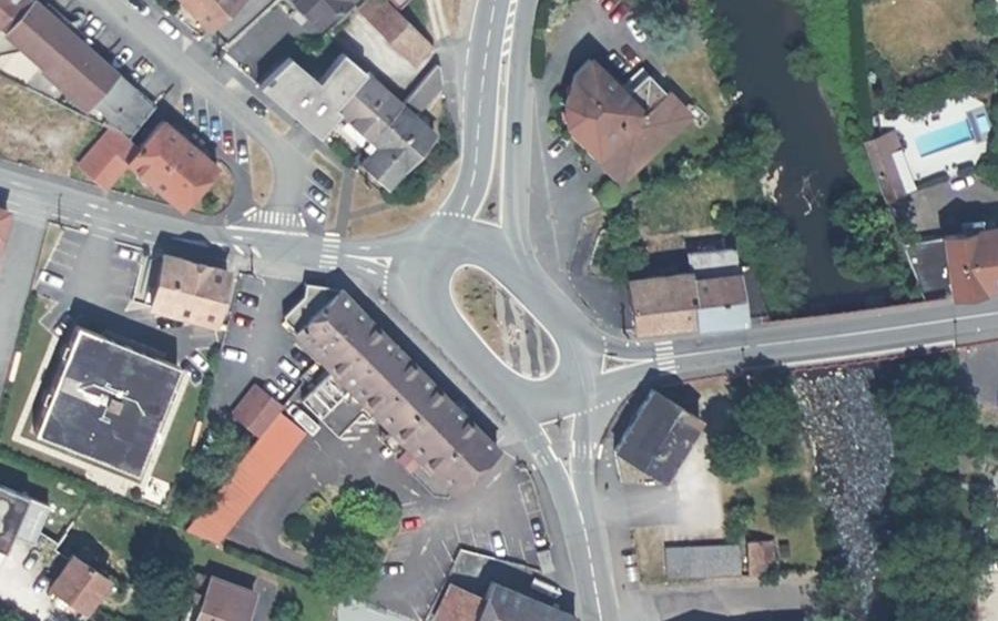 Vue aérienne du Rond-point anonyme n°29256833