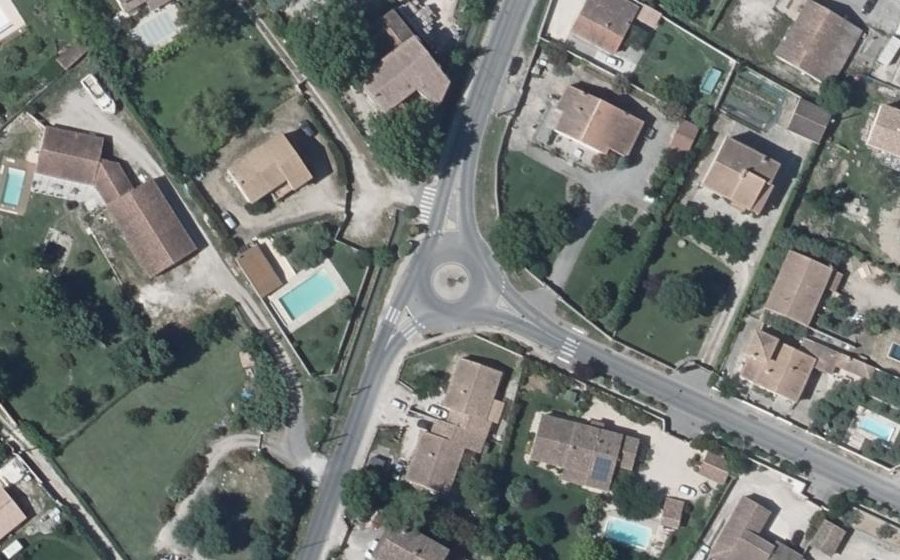 Vue aérienne du Rond-point anonyme n°292606076
